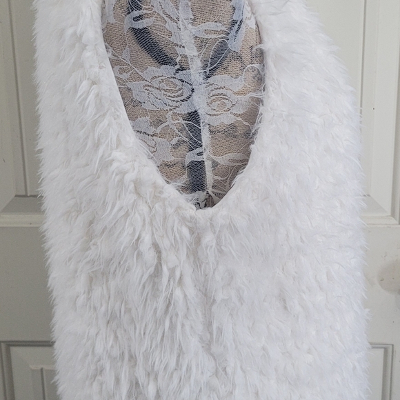 ASHLEY BY26 INTERNATIONAL WOMENS VEST - Picture 2 of 5